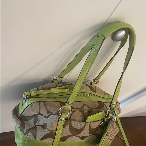 Original Coach Handbag with matching Wristlet - Picture 3 of 5